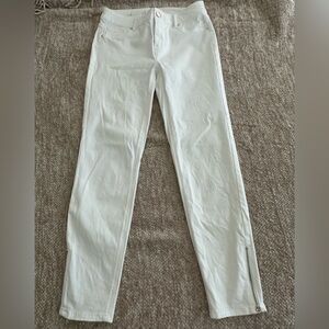 WHBM “The Jegging Crop” Stylish White Pants with Zipper Detail